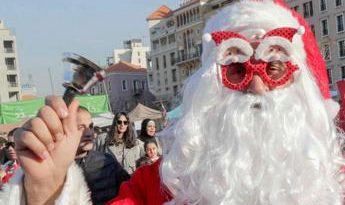 “Lo dico a Babbo Natale”, lo psichiatra boccia la ‘minaccia’ dei genitori