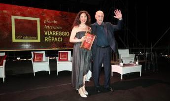 È Silvia Avallone la vincitrice del Premio Viareggio-Rèpaci