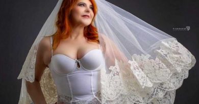 Splendidamente curvy, Mascia Carfagna è sposa in affari