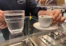 Il bicchiere d’acqua si beve prima o dopo il caffè? Ecco perché