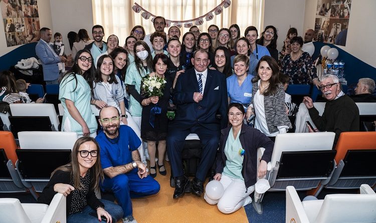 Giovanni e Anna con gli operatori del Centro Clinico NeMO di Milano