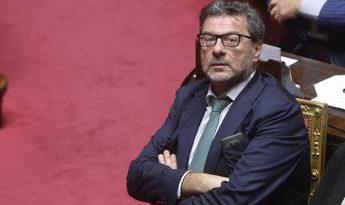 Manovra, Giorgetti: “Tutte le risorse disponibili per lavoratori dipendenti reddito medio basso”