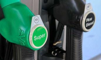 Benzina, prezzi alle stelle: in autostrada raggiunti i 2,4 euro al litro