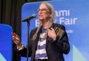 Patti Smith, ha malore sul palco in Brasile: prosegue show in sedia a rotelle – Video